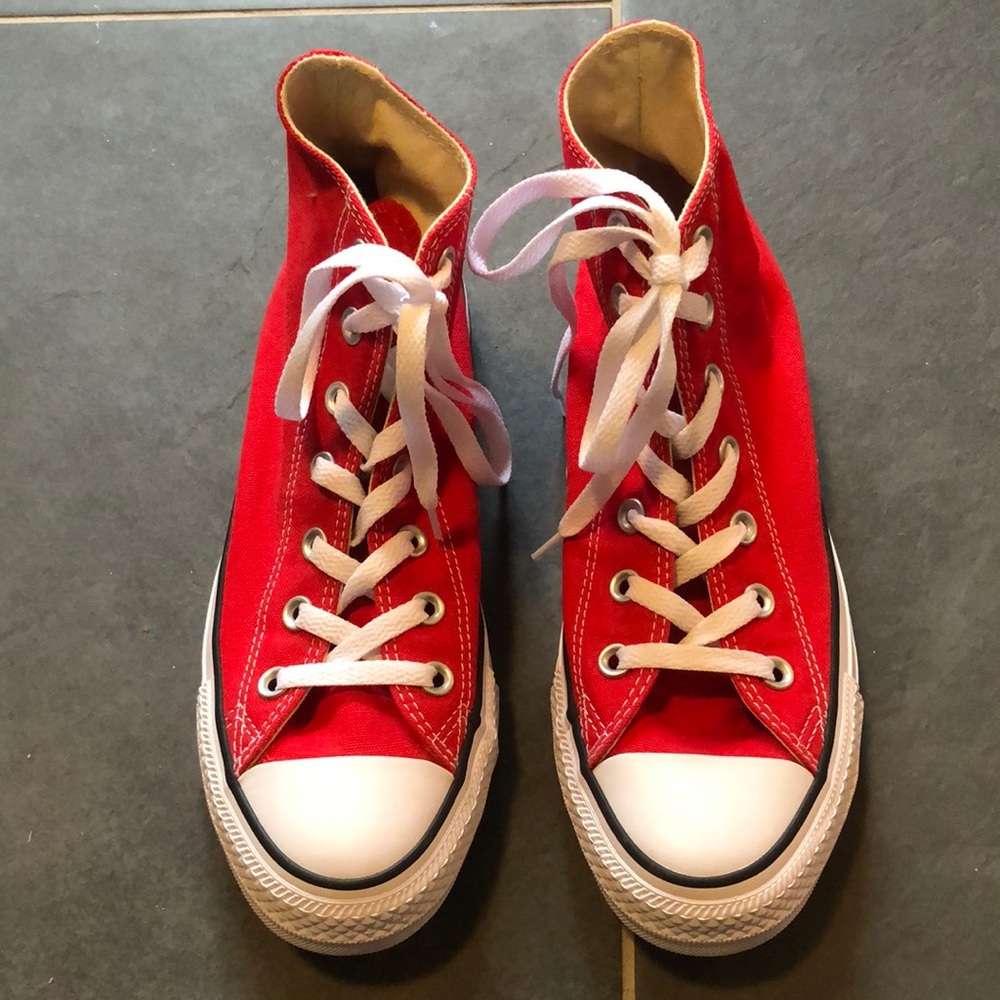Red high top converse size womens 8, unworn